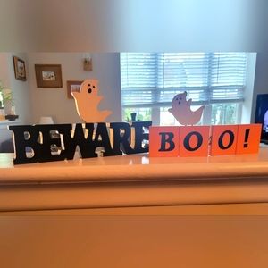 Halloween  Decorations  2 wooden accent pieces Beware and Boo
